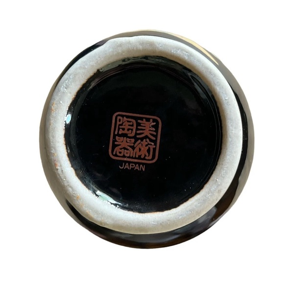 JAPANESE BLACK VASE FLORAL TULIPS MARKED BOTTOM - Picture 2 of 5